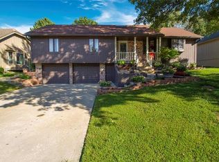 1121 SE 7th St, Lees Summit, MO 64063