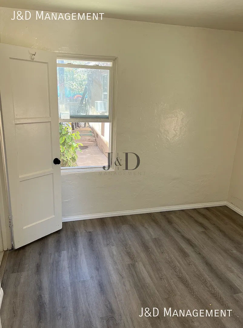 1-Bedroom / 1-Bathroom Cottage In The Heart Of Logan Heights — Photo 4