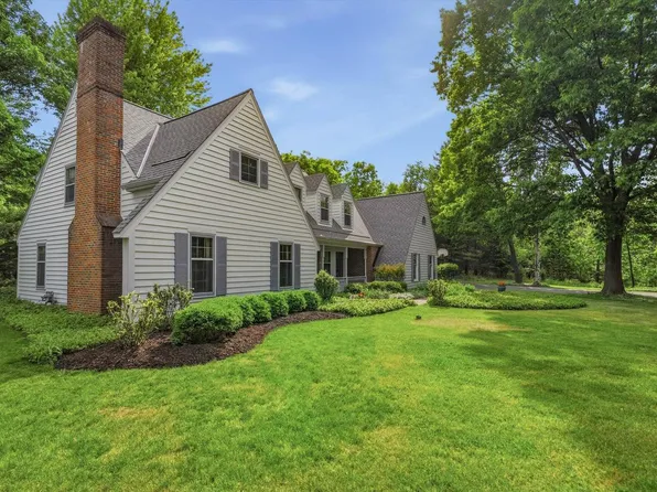 304 Fieldstone ROAD, Delafield, WI 53018