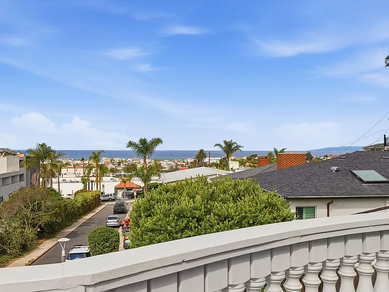1220 Ocean Dr — Photo 1