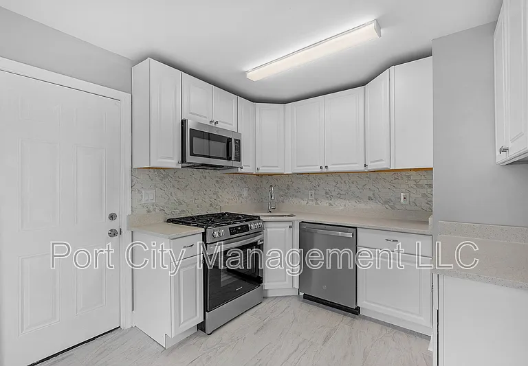 4902 Gilray Dr — Photo 8