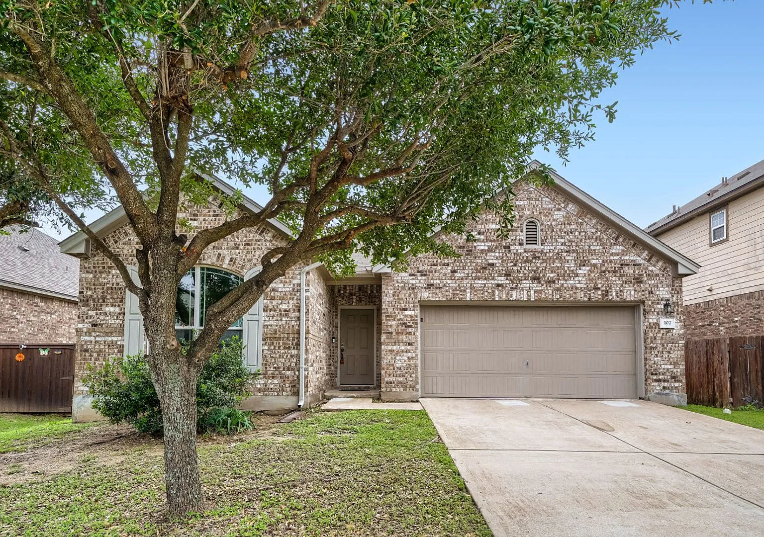 Spacious 3BR/2BA Home with 2-Car Garage in Georgetown — Photo 2
