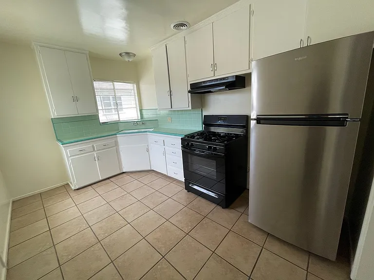 928 W. Glenoaks blvd. Glendale CA — Photo 4
