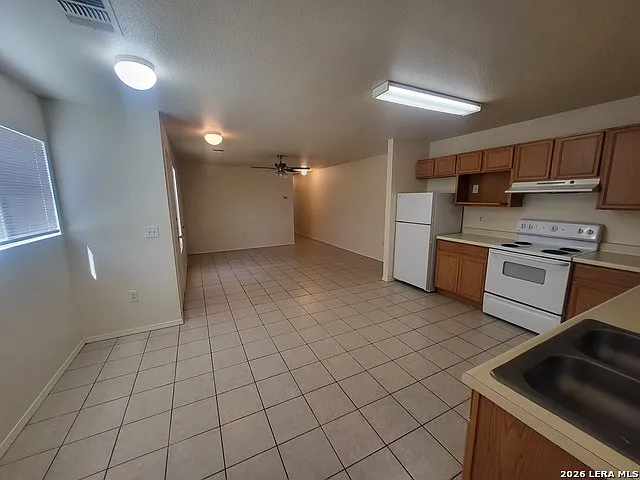 2 bed, 2.0 bath, 957 sqft, $1,200 — Photo 3