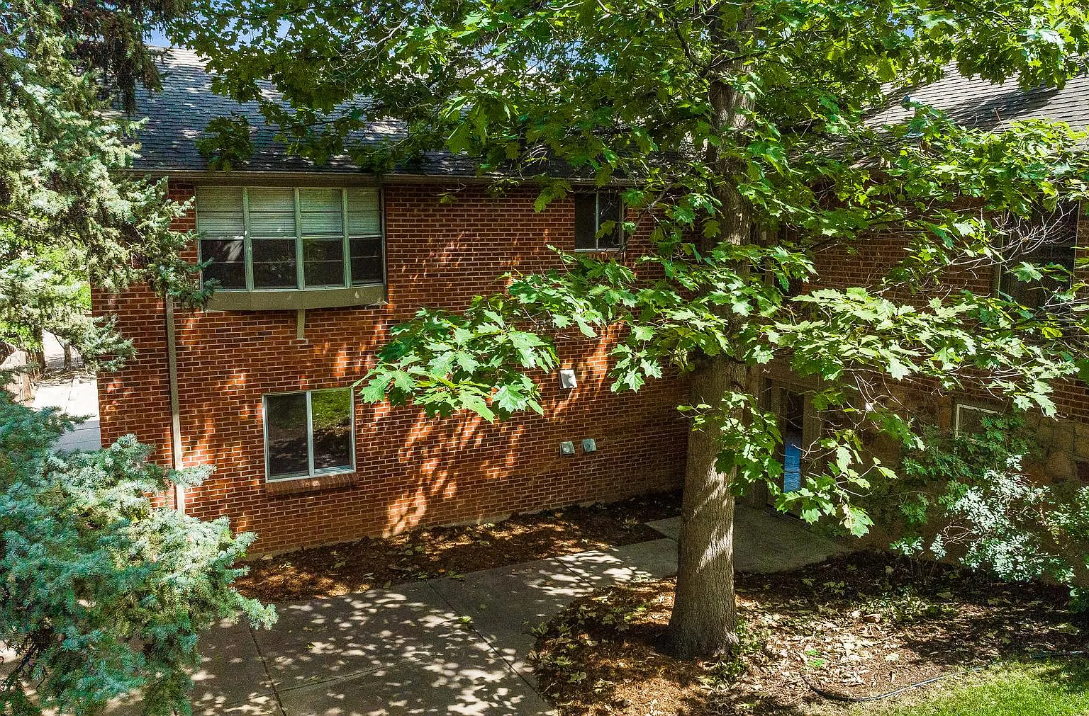 4 bed, 2000 sqft, $7,894 — Photo 3