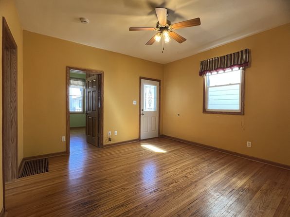 2831 Jackson St, Dubuque, IA 52001