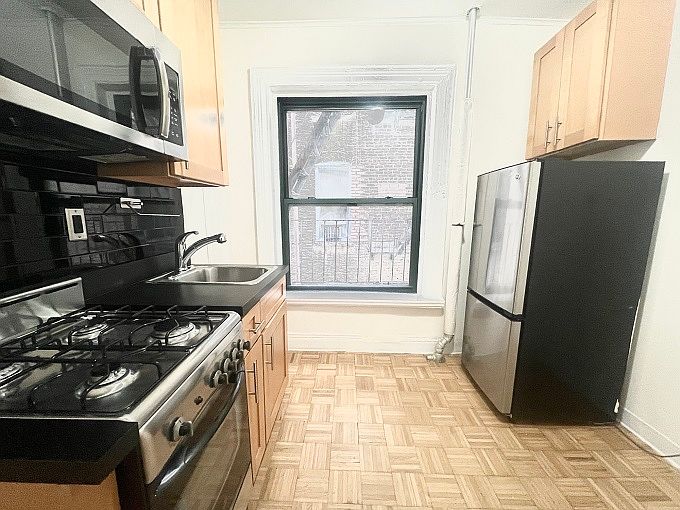 1st image of 260 6th Ave APT 16