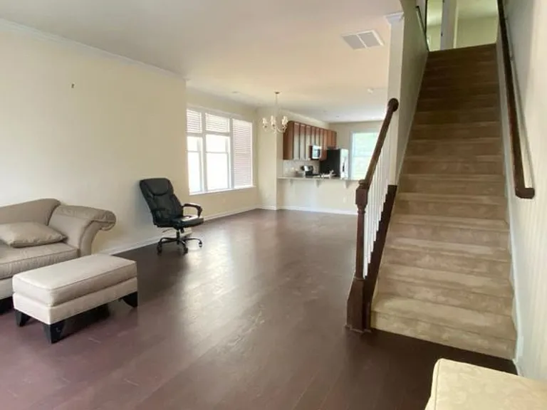 500 Lena Cir — Photo 3