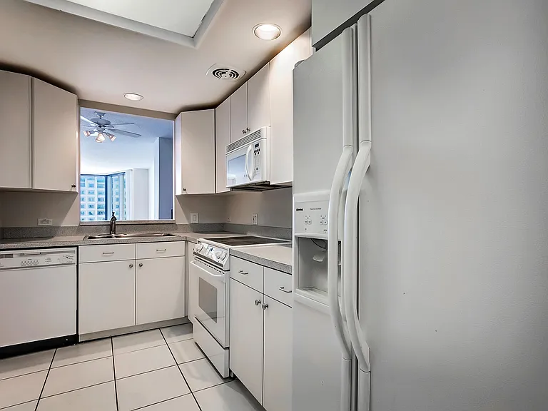 1 Beach Dr SE #2109 — Photo 9
