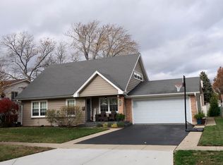 584 Exmoor Rd, Elk Grove Village, IL 60007