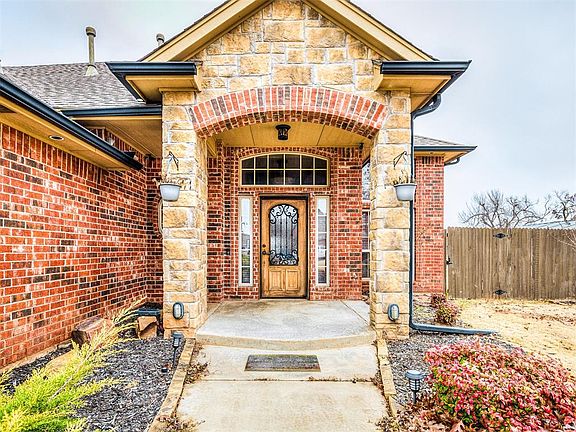 3rd image of 531 W Alamo Court Way