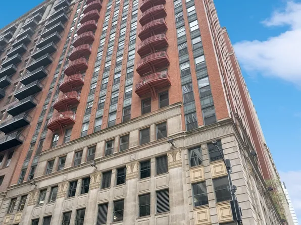 208 W Washington St APT 2110, Chicago, IL 60606