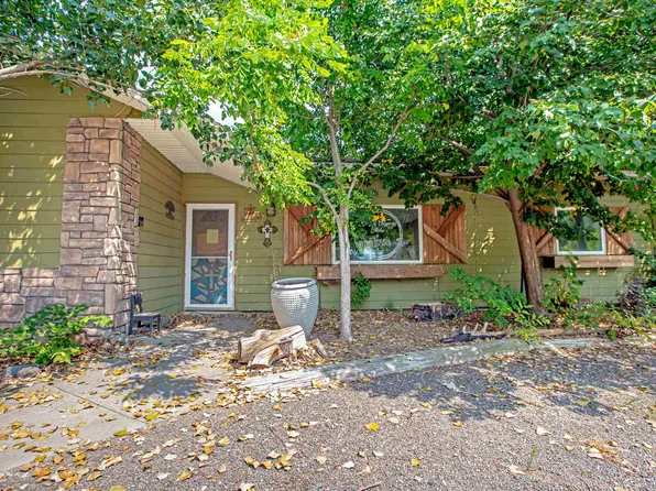 708 Maple St, Cozad, NE 69130
