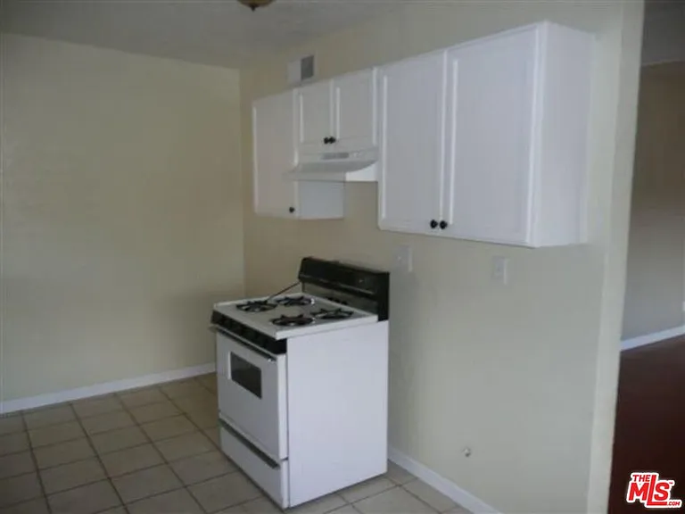 310 N Cherry St — Photo 4