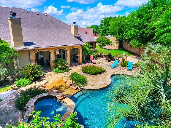 3rd image of 320 English Oaks Cir