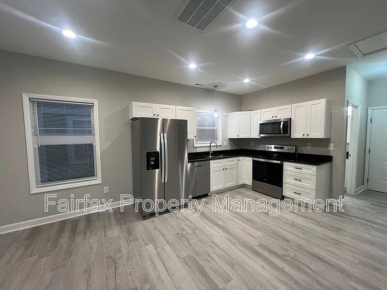2309 Owen St #B — Photo 10