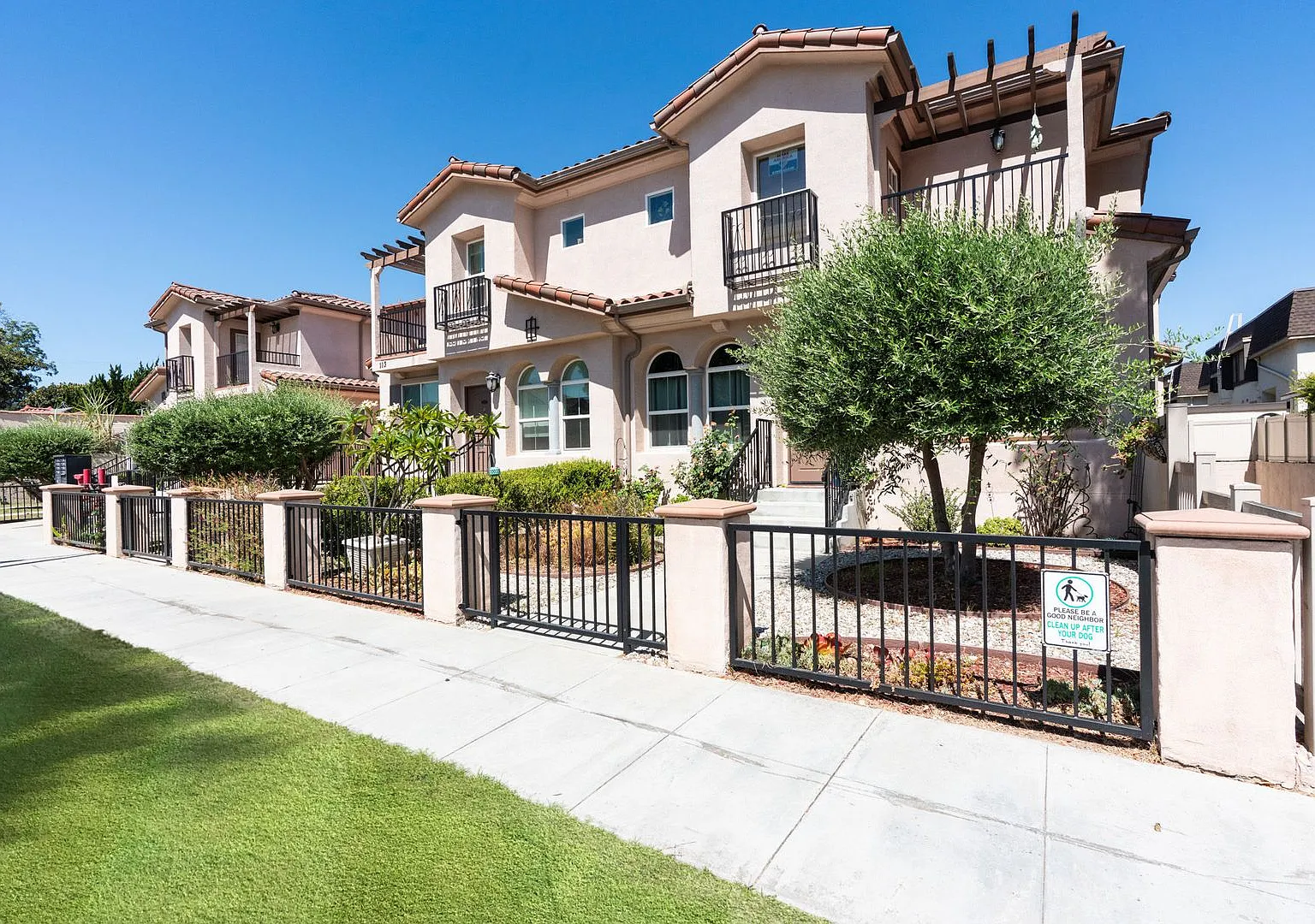 Alhambra 2 beds 2 bath Townhouse for lease — Photo 1