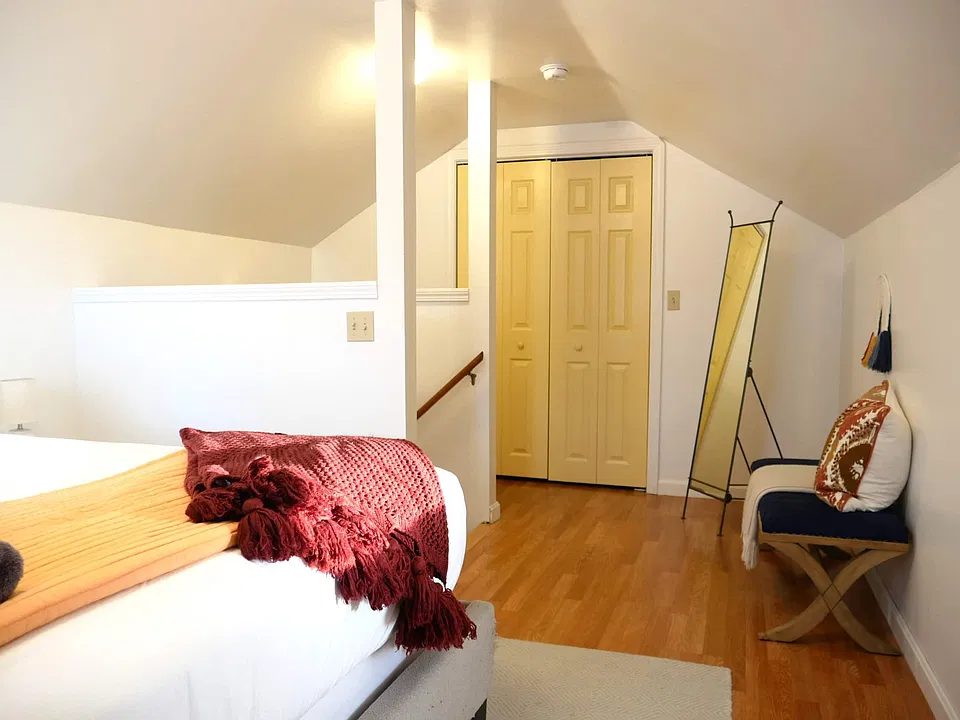 9 Locust St #2