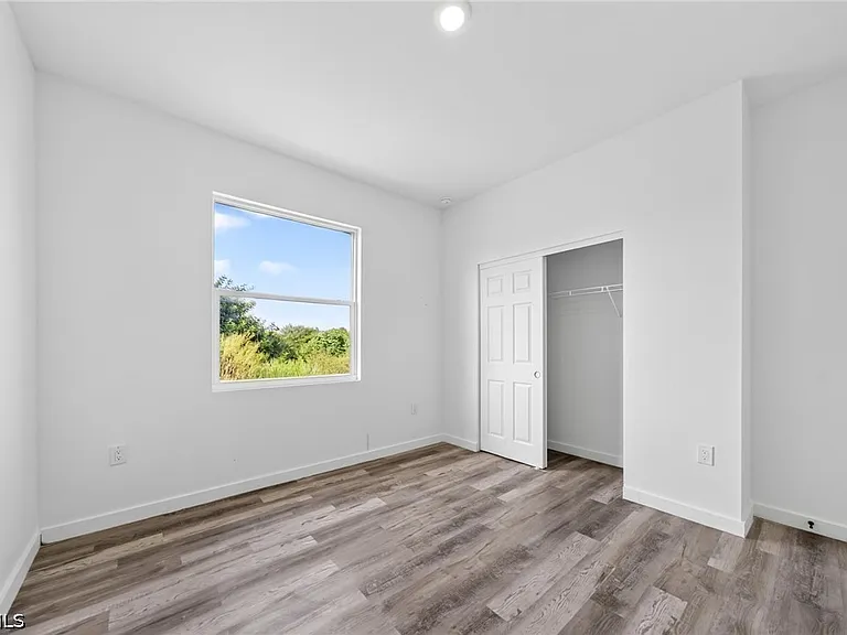 1530 Gilbert Ave S — Photo 16