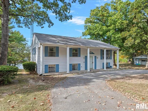 30571 Walnut Dr, Girard, IL 62640