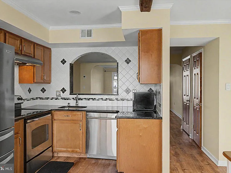 2282 Suzann Dr — Photo 16