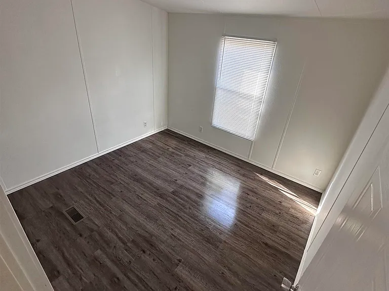 12847 FM 2710 — Photo 8