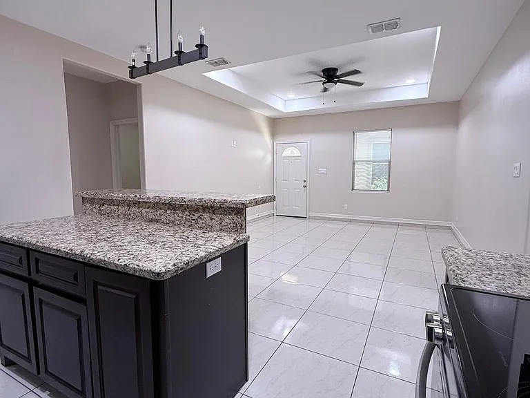 304 S Ridge Ln #1 — Photo 2