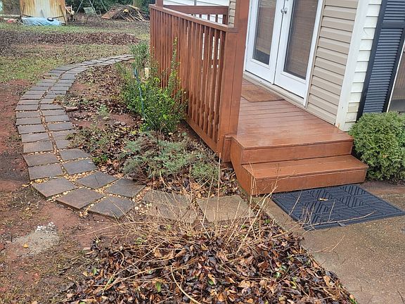 4th image of 3241 Crest Hwy