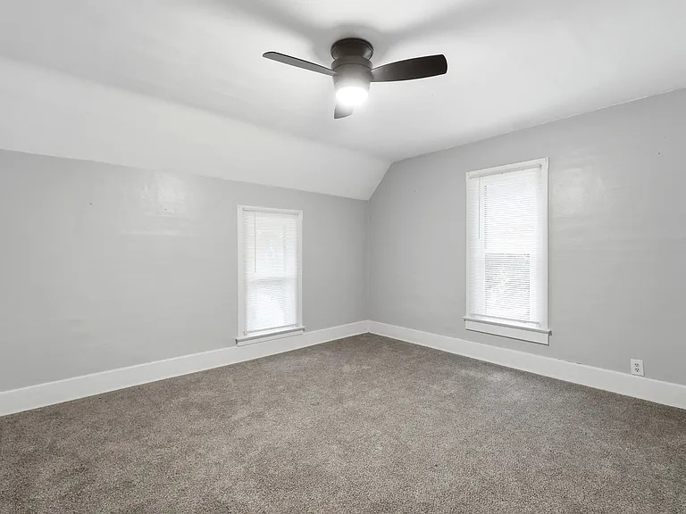 334 1/2 W 9th St #1 — Photo 11