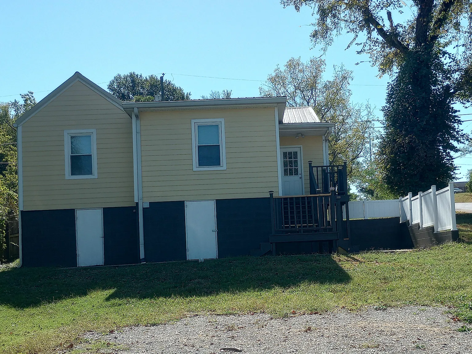 3 bed, 1172 sqft, $2,000 — Photo 2