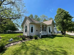 1021 Van Buren Ave, Charleston, IL 61920