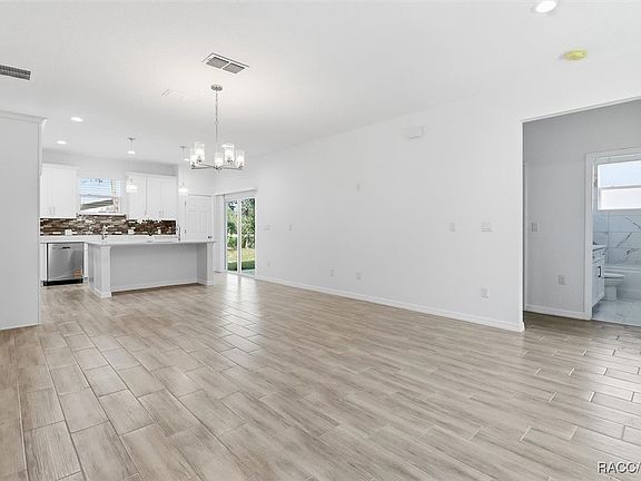 4th image of 822 Poplar St