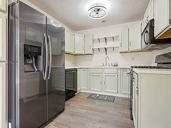4 bed, 2622 sqft, $2,450 — Photo 2