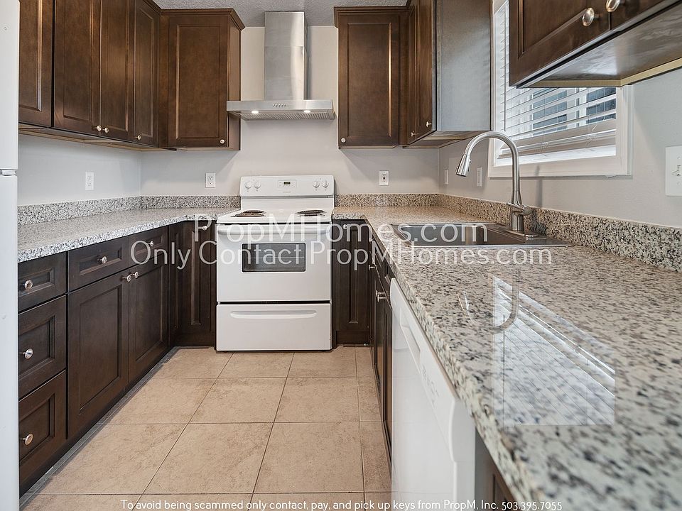 1st image of 15559 NE Glisan St