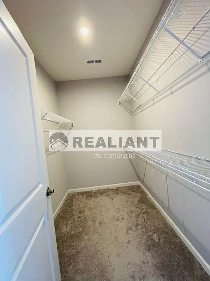 2 bed, 2.0 bath, 1448 sqft, $1,945 — Photo 4