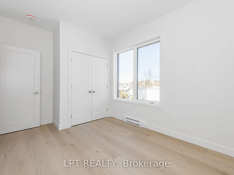319 Shakespeare St #8 — Photo 12