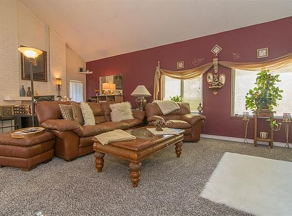 2nd image of 838 Meadowlark Dr