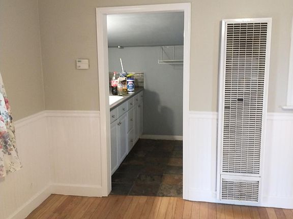 3rd image of 315 1/2 E Oak St