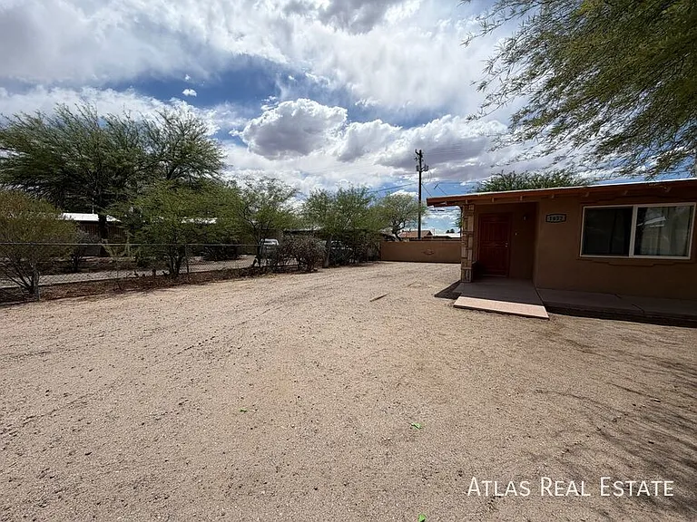 1932 S Campbell Ave — Photo 37