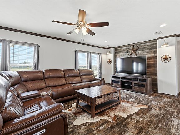 3rd image of 1115 Daytona Dr