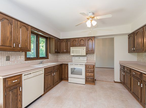 2nd image of 1601 Cedar Ct