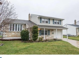 9983 Hardy Rd, Philadelphia, PA 19115