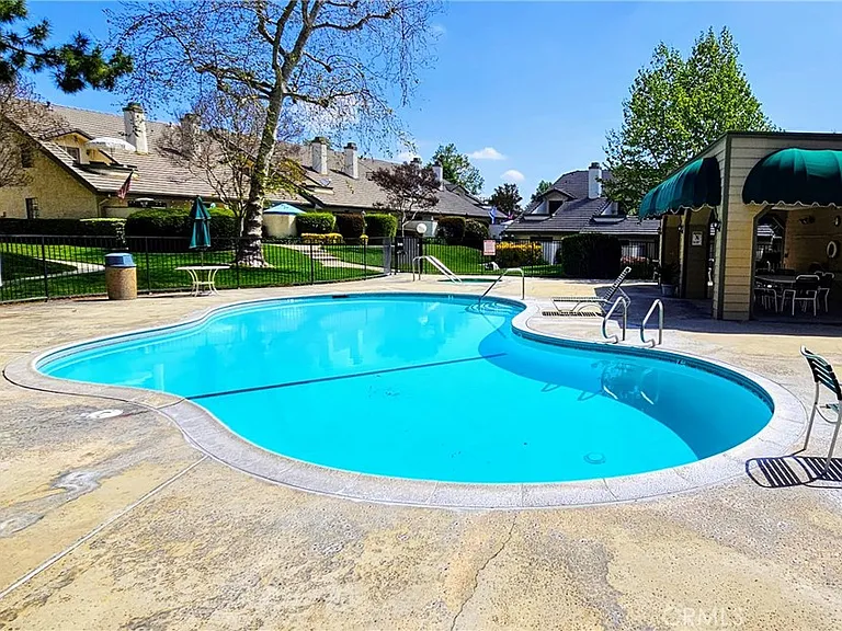 976 W Arrow Hwy — Photo 23
