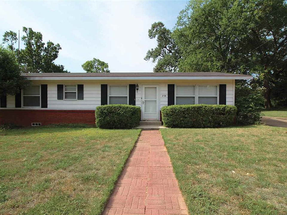 1st image of 208 Oak Dr