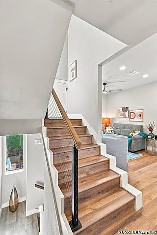 2 bed, 2.5 bath, 1041 sqft, $1,875 — Photo 2