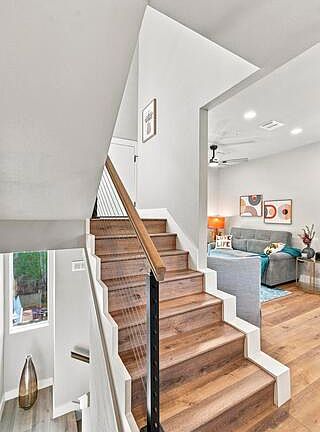 2nd image of 1823 Burnet St #102