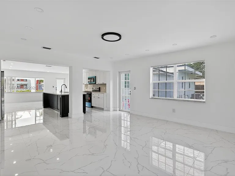 1920 SW 67th Ave — Photo 18
