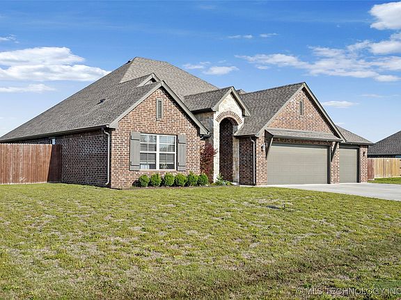 3rd image of 2661 S Catalayah Ln