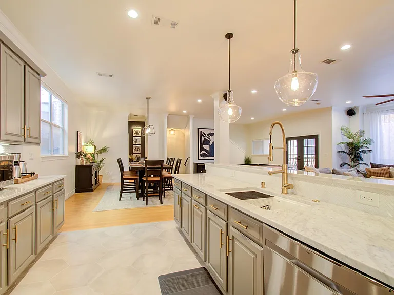 3010 Chenevert St — Photo 16