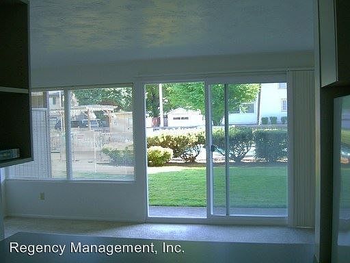 5th image of 10231 NE Tillamook St APT 202